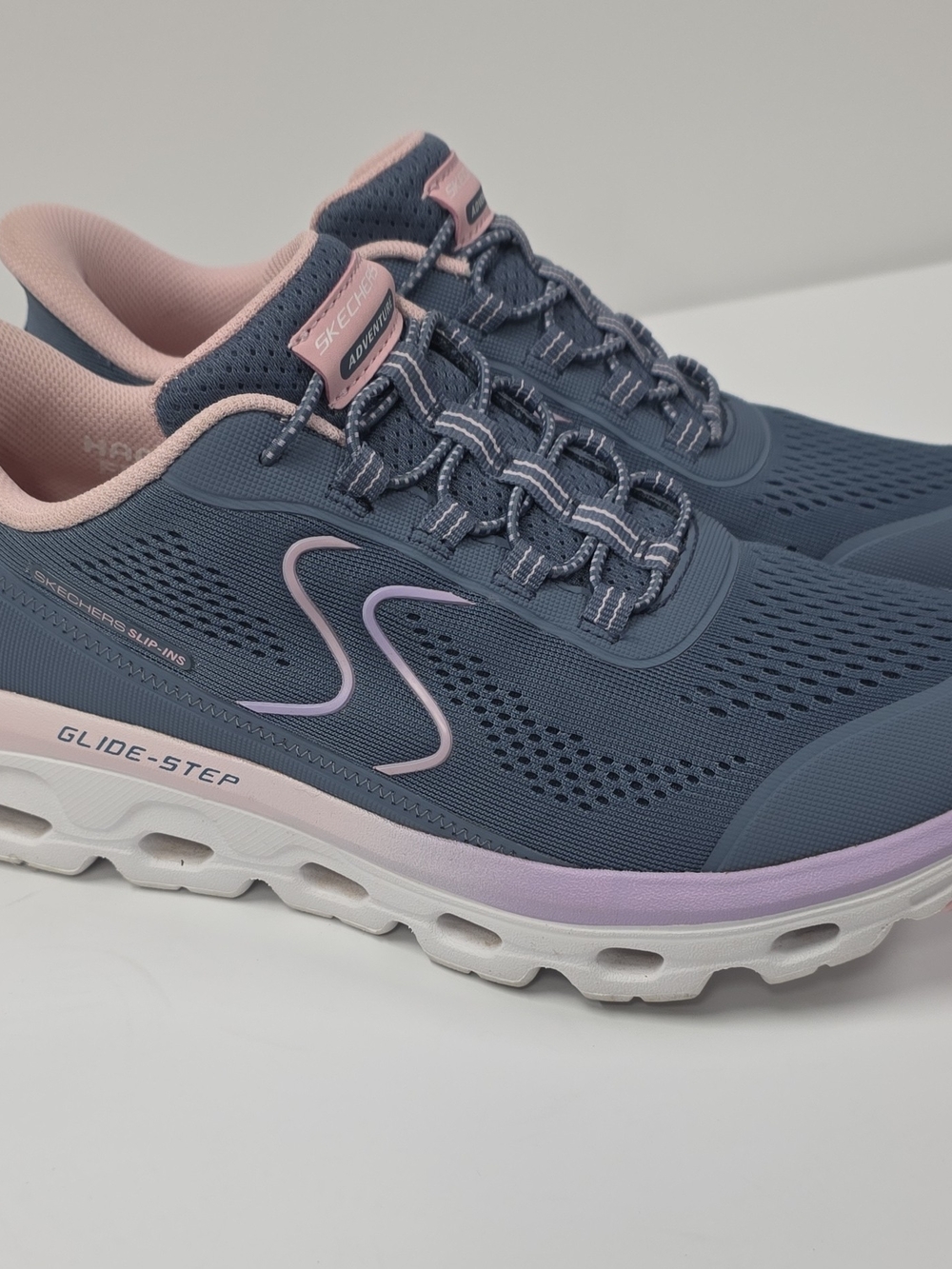 Skechers Women's Glide-Step Slip-On Athletic Shoe in Navy and Light Pink